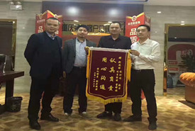 4.1日客戶送來感謝錦旗：認真負責，用心溝通