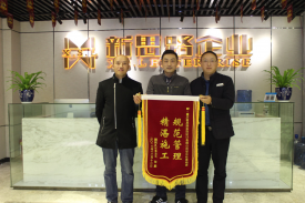  12月14日，融創(chuàng)凡爾賽業(yè)主張老師客戶送來感謝錦